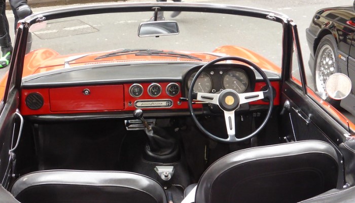 Alfa Romeo Spider 1600 Duetto Interior