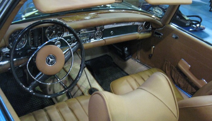 Mercedes-Benz 230 SL Pagoda Interior