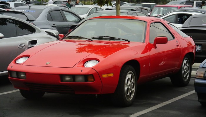 Porsche 928