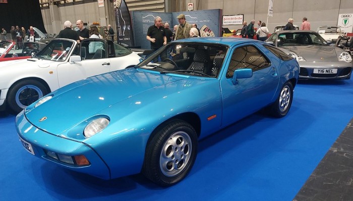 Porsche 928