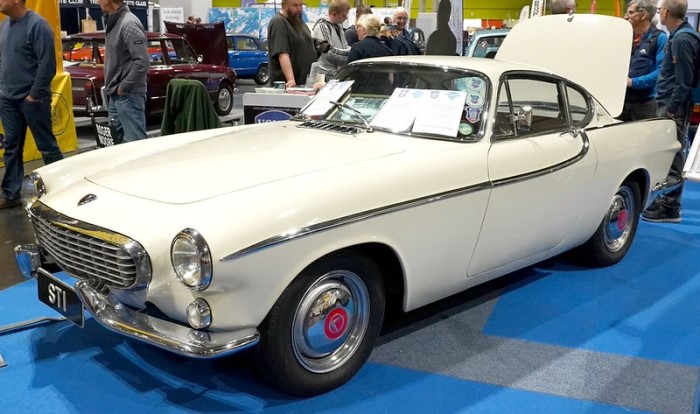 Volvo P1800 Saint Roger Moore